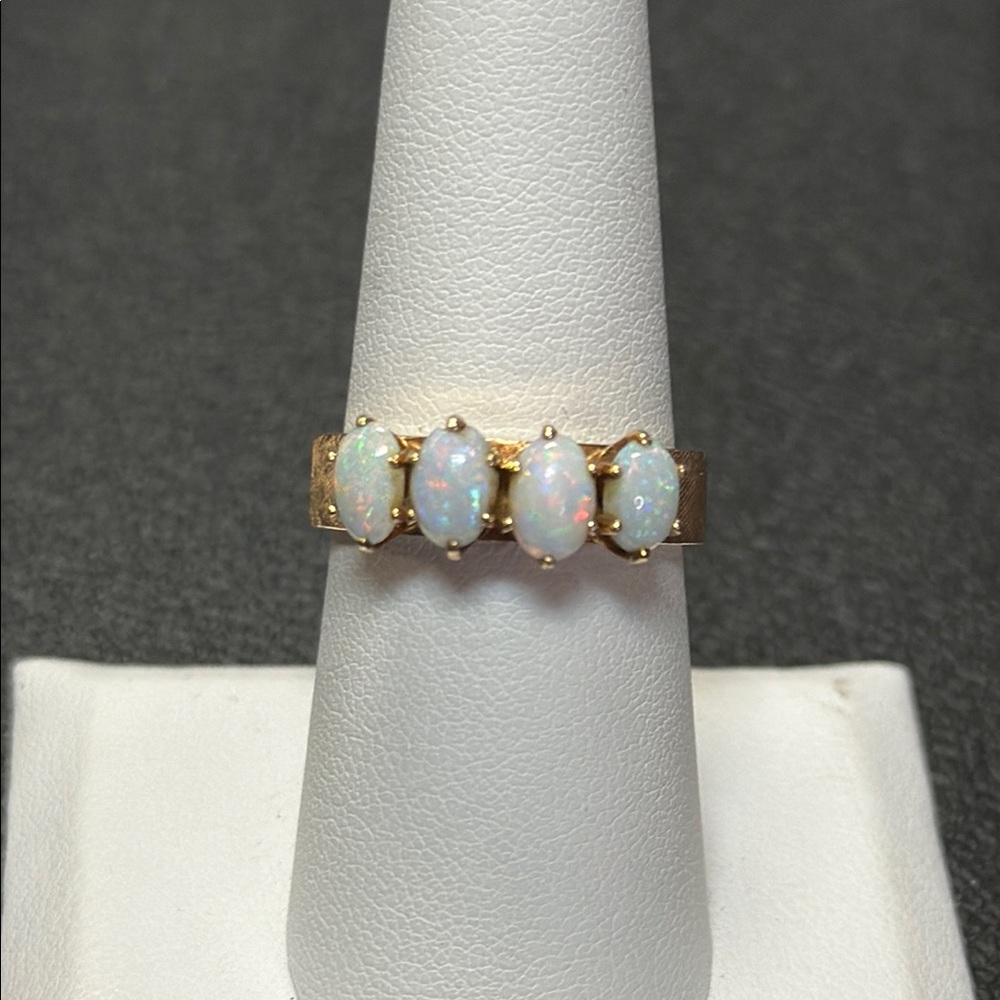 446679 14k yg opal ring